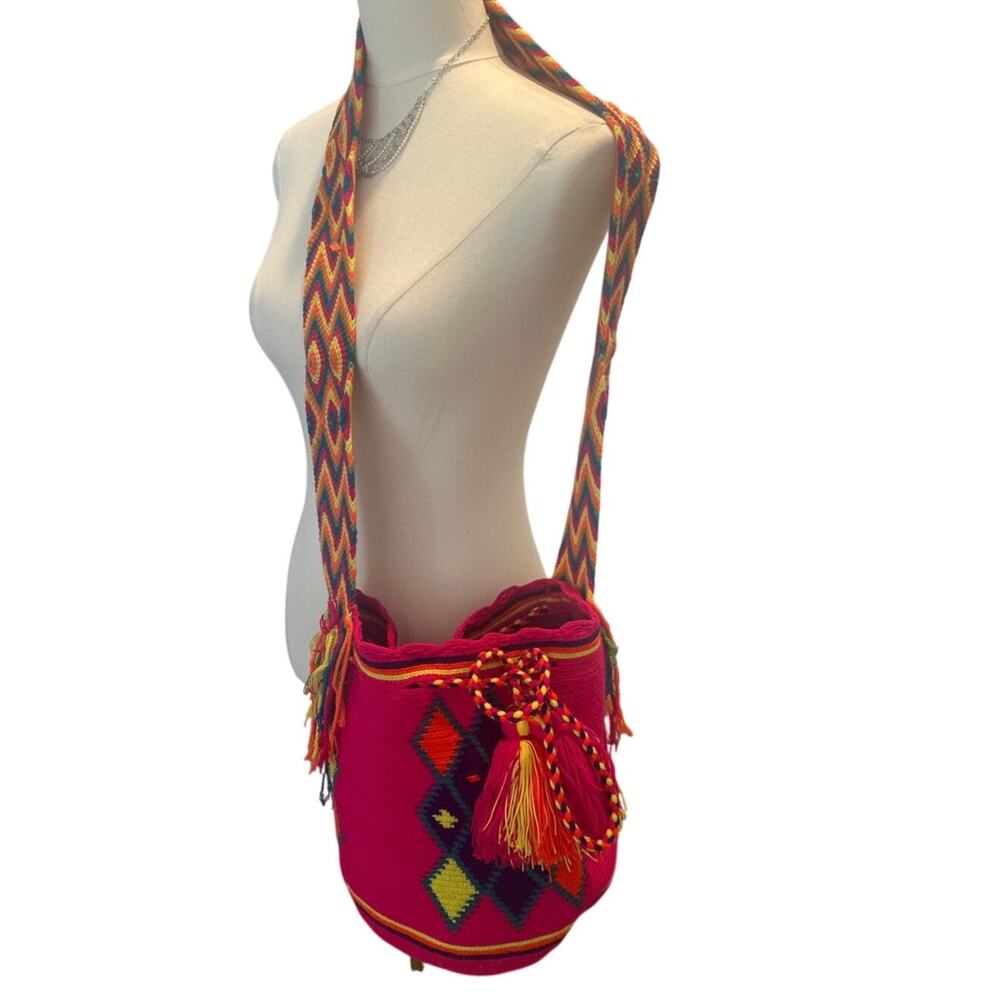Handwoven Multicolor Wayuu‑Style Shoulder Bag | Bright Pink | Tassel Detail